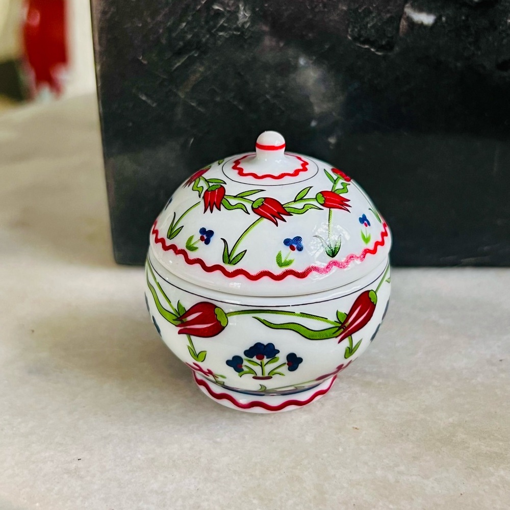 Floral Ceramic Decorative Box miniature by del Prado